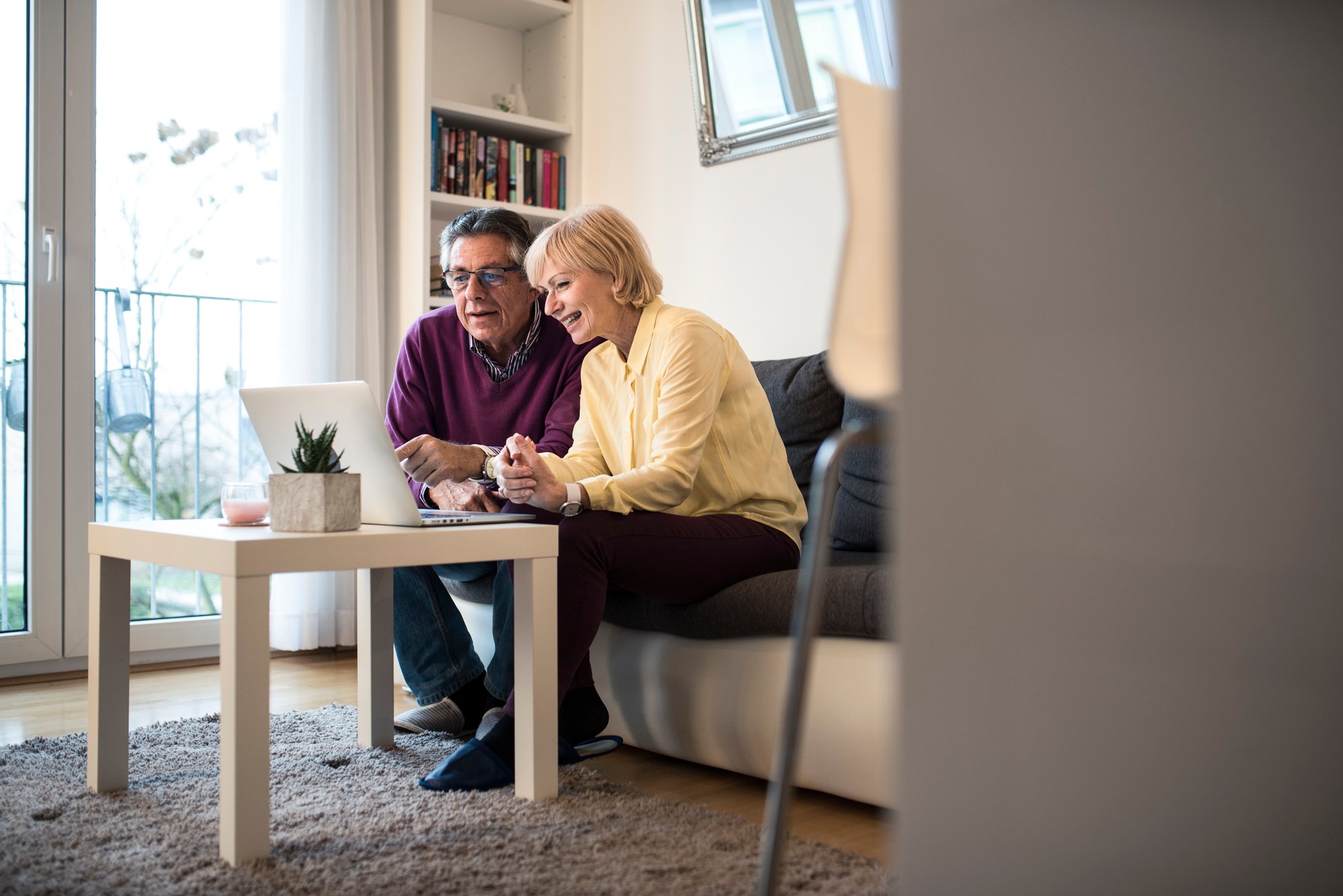 couple-viewing-computer